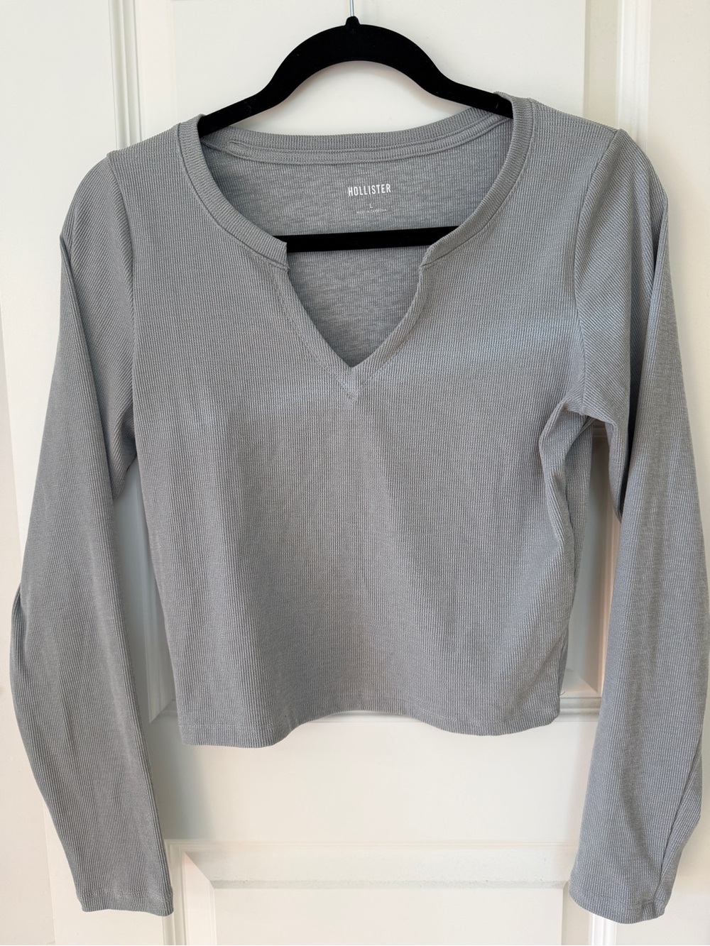Hollister Women's Long Sleeve Ribbed V-Notch Top - Gray